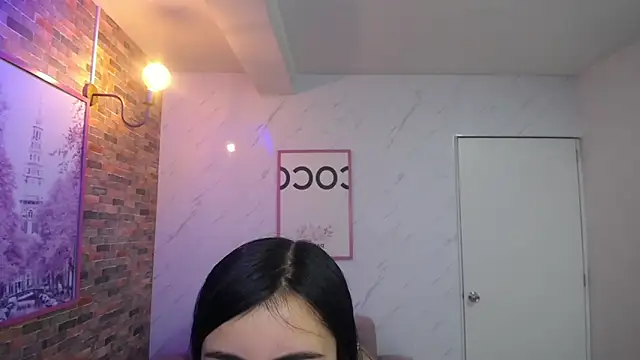 Snapshot of Eilyn_love_b chatting on 09/27/25, 12:43 Eilyn love b online show from 09/27/25, 12:43