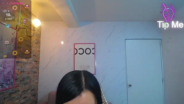 Snapshot of Eilyn_love_b chatting on 09/30/25, 01:05 Eilyn love b online show from 09/30/25, 01:05