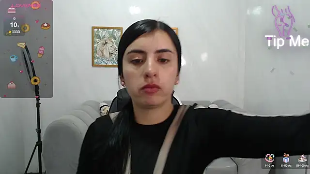 Snapshot of Eilyn_love_b chatting on 10/04/25, 01:09 Eilyn love b online show from 10/04/25, 01:09