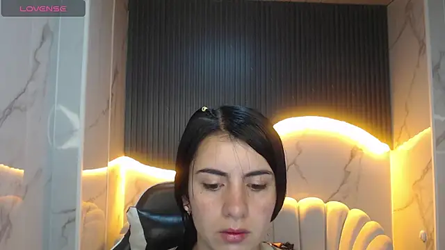 Snapshot of Eilyn_love_b chatting on 10/06/25, 12:46 Eilyn love b online show from 10/06/25, 12:46