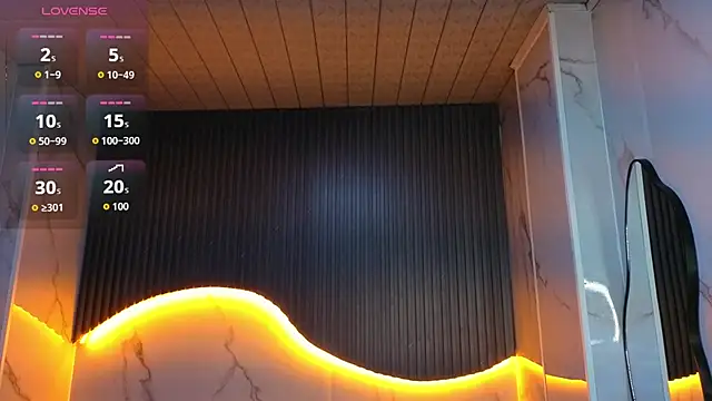 Snapshot of Eilyn_love_b chatting on 10/22/25, 12:49 Eilyn love b online show from 10/22/25, 12:49