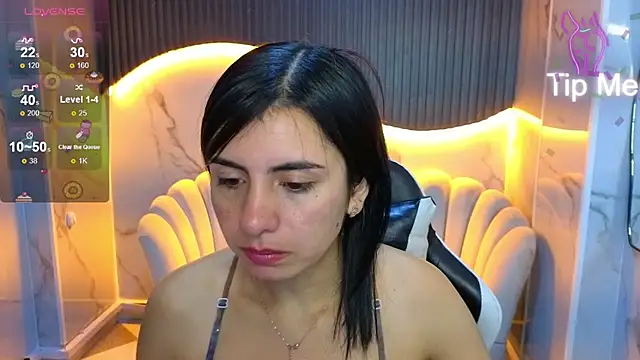 Snapshot of Eilyn_love_b chatting on 10/24/25, 01:07 Eilyn love b online show from 10/24/25, 01:07