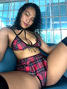Snapshot of SophieD chatting on 12/01/25, 12:43 SophieD online show from 12/01/25, 12:43
