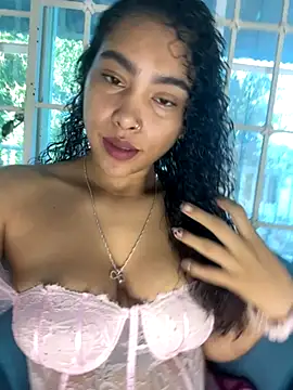 Snapshot of SophieD chatting on 12/04/25, 12:03 SophieD online show from 12/04/25, 12:03