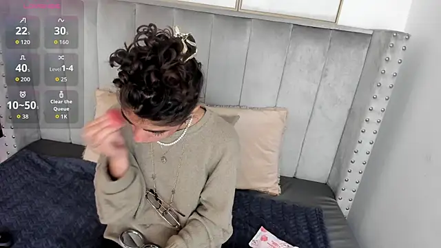 Puffy Hearts online show from 10/08/25, 04:48