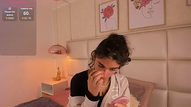 Puffy Hearts online show from 10/22/25, 07:24