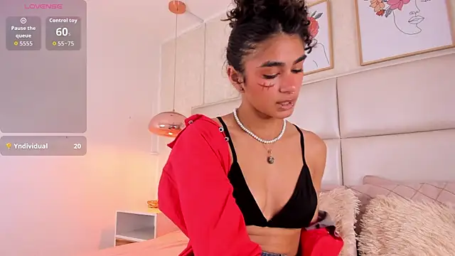 Puffy Hearts online show from 10/31/25, 07:37