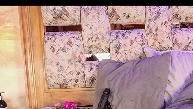 julyana mendez online show from 10/06/25, 07:11