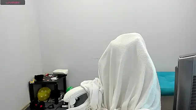 juliamurr 18 online show from 10/16/25, 01:06