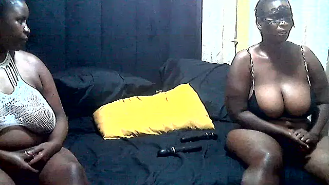 AnnabigpussyXO online show from 10/18/25, 11:05