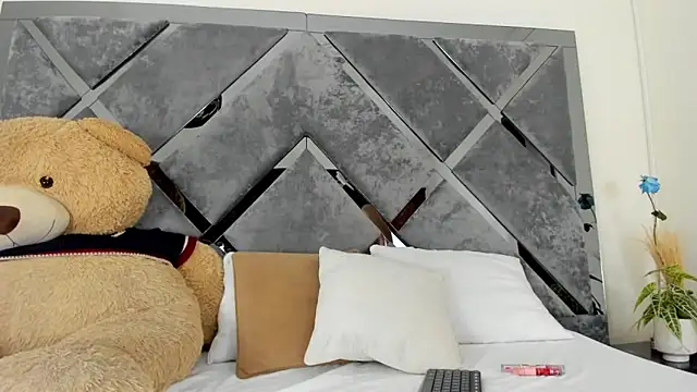 Snapshot of Sweet_Salome1 chatting on 10/15/25, 12:38 Sweet Salome1 online show from 10/15/25, 12:38