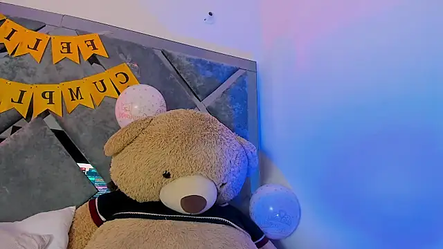 Snapshot of Sweet_Salome1 chatting on 11/15/25, 12:56 Sweet Salome1 online show from 11/15/25, 12:56