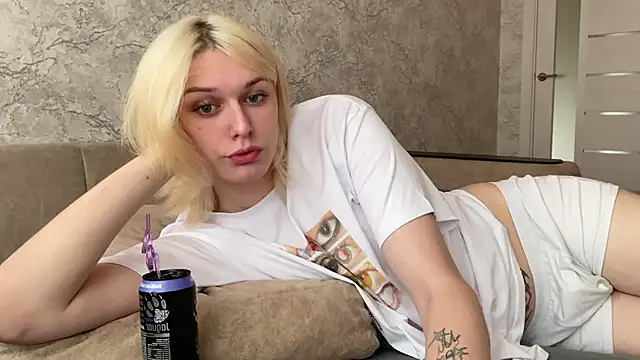 Snapshot of evelina228 chatting on 10/01/25, 07:14 evelina228 online show from 10/01/25, 07:14