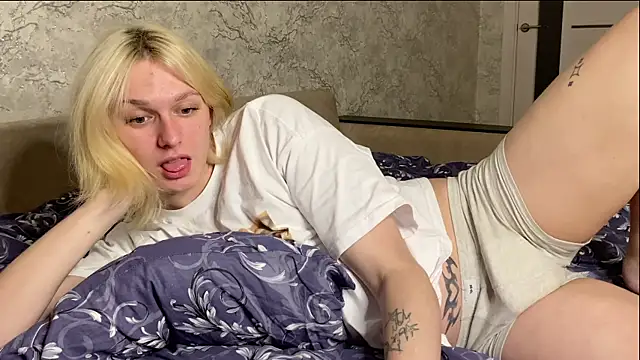 Snapshot of evelina228 chatting on 11/18/25, 07:51 evelina228 online show from 11/18/25, 07:51