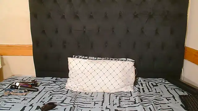 Snapshot of Sexy_PureFire chatting on 10/23/25, 04:06 Sexy PureFire online show from 10/23/25, 04:06