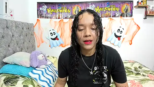 Snapshot of nay_and_aleja1 chatting on 10/25/25, 02:41 nay and aleja1 online show from 10/25/25, 02:41