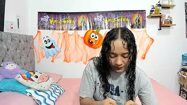 Snapshot of nay_and_aleja1 chatting on 10/29/25, 03:09 nay and aleja1 online show from 10/29/25, 03:09