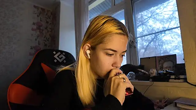 Witching Moon online show from 11/21/25, 07:40