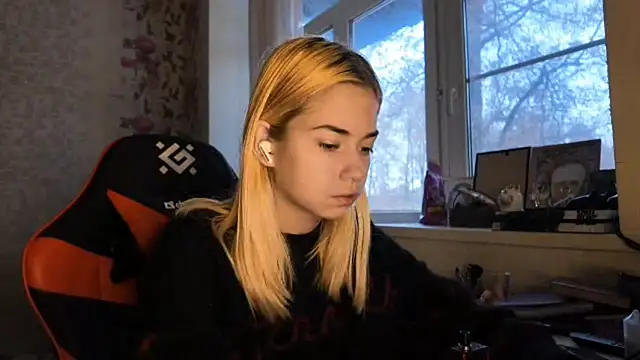 Witching Moon online show from 11/25/25, 07:41