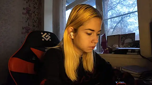 Witching Moon online show from 11/29/25, 08:06