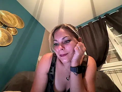 minettedusud online show from 10/16/25, 07:53