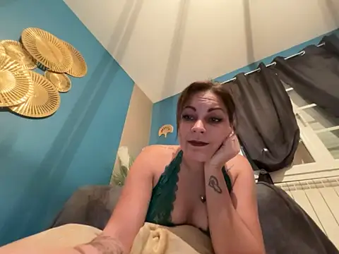 minettedusud online show from 11/17/25, 09:37