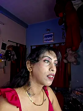 Snapshot of Love_Beauty01 chatting on 06/04/26, 06:47 Love Beauty01 online show from 06/04/26, 06:47