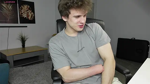 Snapshot of Ricky_Becko chatting on 10/02/25, 07:21 Ricky Becko online show from 10/02/25, 07:21