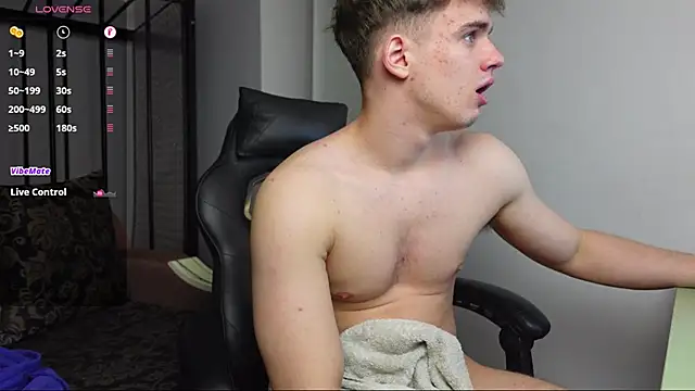 Snapshot of Ricky_Becko chatting on 10/28/25, 04:31 Ricky Becko online show from 10/28/25, 04:31