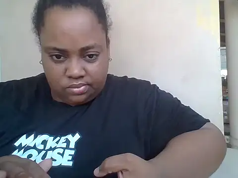 Snapshot of Karamelsaus chatting on 09/11/25, 03:23 Karamelsaus online show from 09/11/25, 03:23