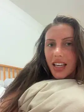 MilaRenee online show from 10/30/25, 08:20