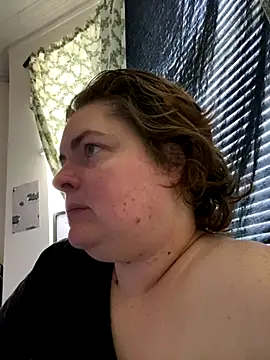 Snapshot of mummy-kat chatting on 09/19/25, 10:38 mummy-kat online show from 09/19/25, 10:38