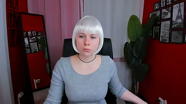 Snapshot of EvaCrosby chatting on 09/24/25, 10:18 EvaCrosby online show from 09/24/25, 10:18