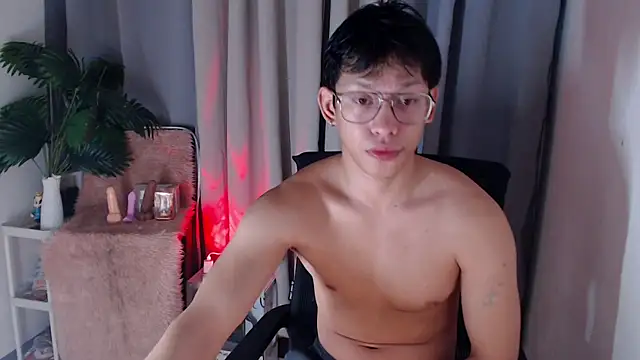 Snapshot of pinkcock_froi2305 chatting on 11/24/25, 03:28 pinkcock froi2305 online show from 11/24/25, 03:28