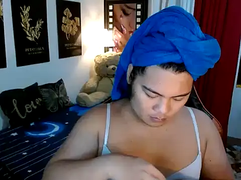 Snapshot of TSbrianaHugeCock chatting on 11/15/25, 07:43 TSbrianaHugeCock online show from 11/15/25, 07:43