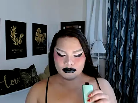 Snapshot of TSbrianaHugeCock chatting on 12/18/25, 04:24 TSbrianaHugeCock online show from 12/18/25, 04:24