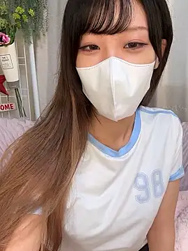 emiiiii1001 online show from 09/18/25, 03:08