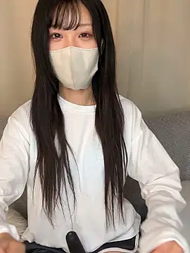 emiiiii1001 online show from 12/17/25, 04:07