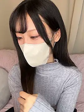 emiiiii1001 online show from 12/18/25, 02:39