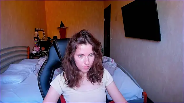 Snapshot of Agata_in_Wonderland chatting on 10/09/25, 08:01 Agata in Wonderland online show from 10/09/25, 08:01