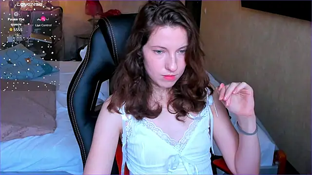 Agata in Wonderland online show from 11/06/25, 11:11