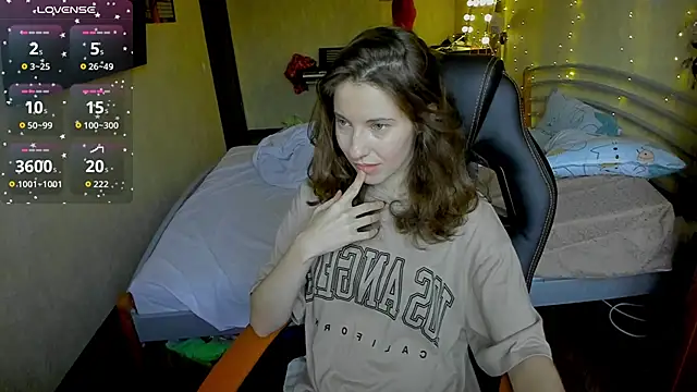 Agata in Wonderland online show from 11/12/25, 12:27