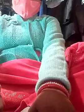 NEHAHOT143 online show from 12/17/25, 04:51