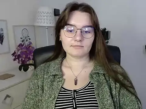 Julie Diamond online show from 09/15/25, 12:38