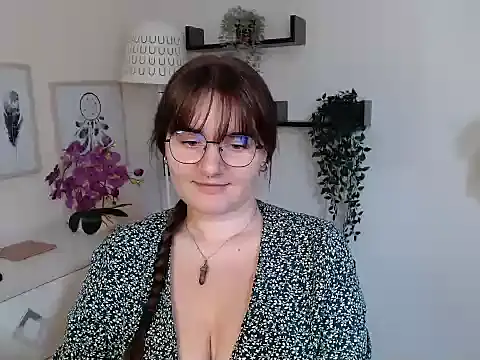 Julie Diamond online show from 09/19/25, 12:39