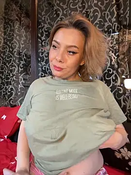 Snapshot of emmasweett11 chatting on 12/03/25, 09:18 emmasweett11 online show from 12/03/25, 09:18