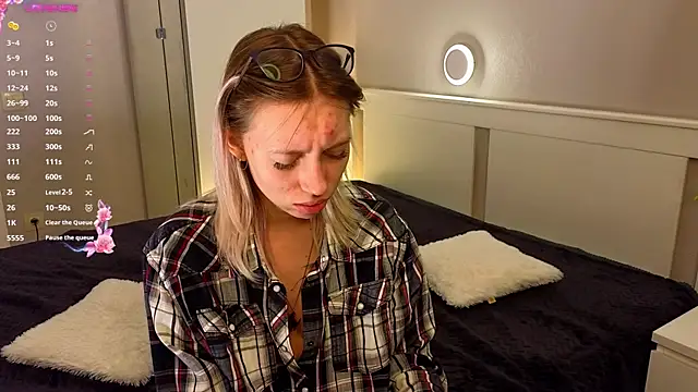 NyxaThorn online show from 09/30/25, 02:33