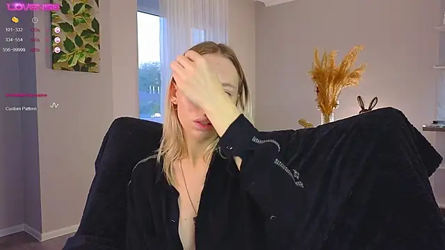 NyxaThorn online show from 10/12/25, 02:38