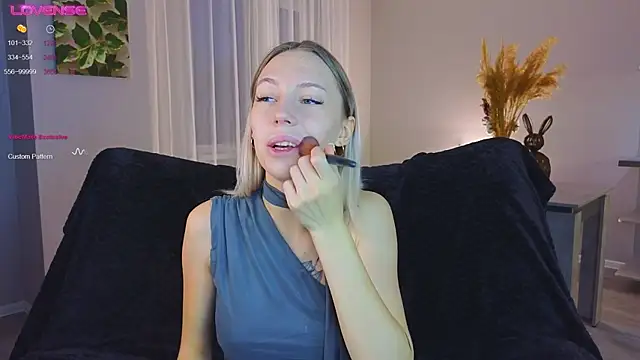 NyxaThorn online show from 10/23/25, 02:38