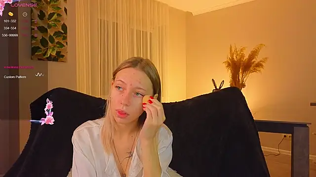 NyxaThorn online show from 11/14/25, 02:38